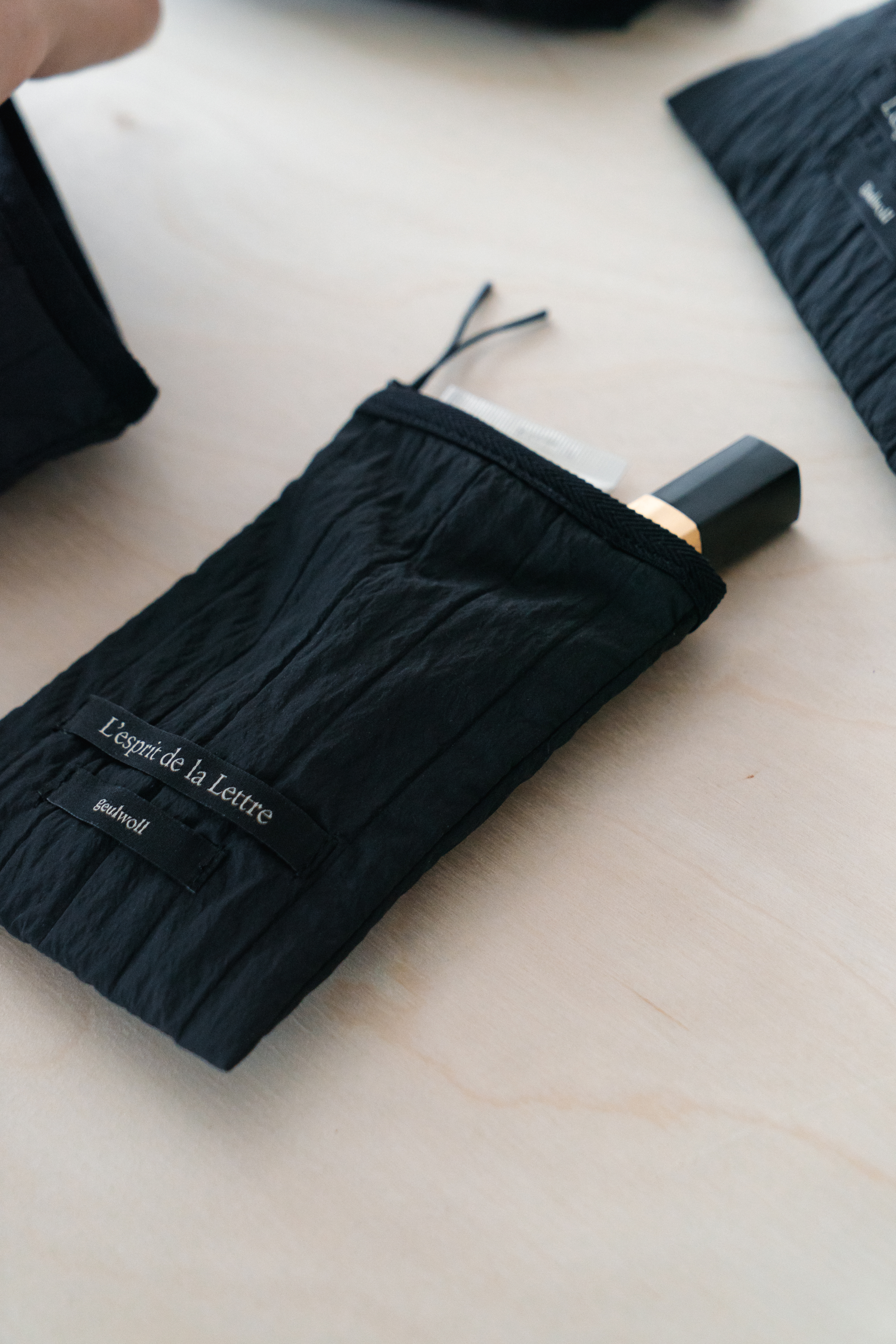 Easy Black Pouch 이지 블랙 파우치
