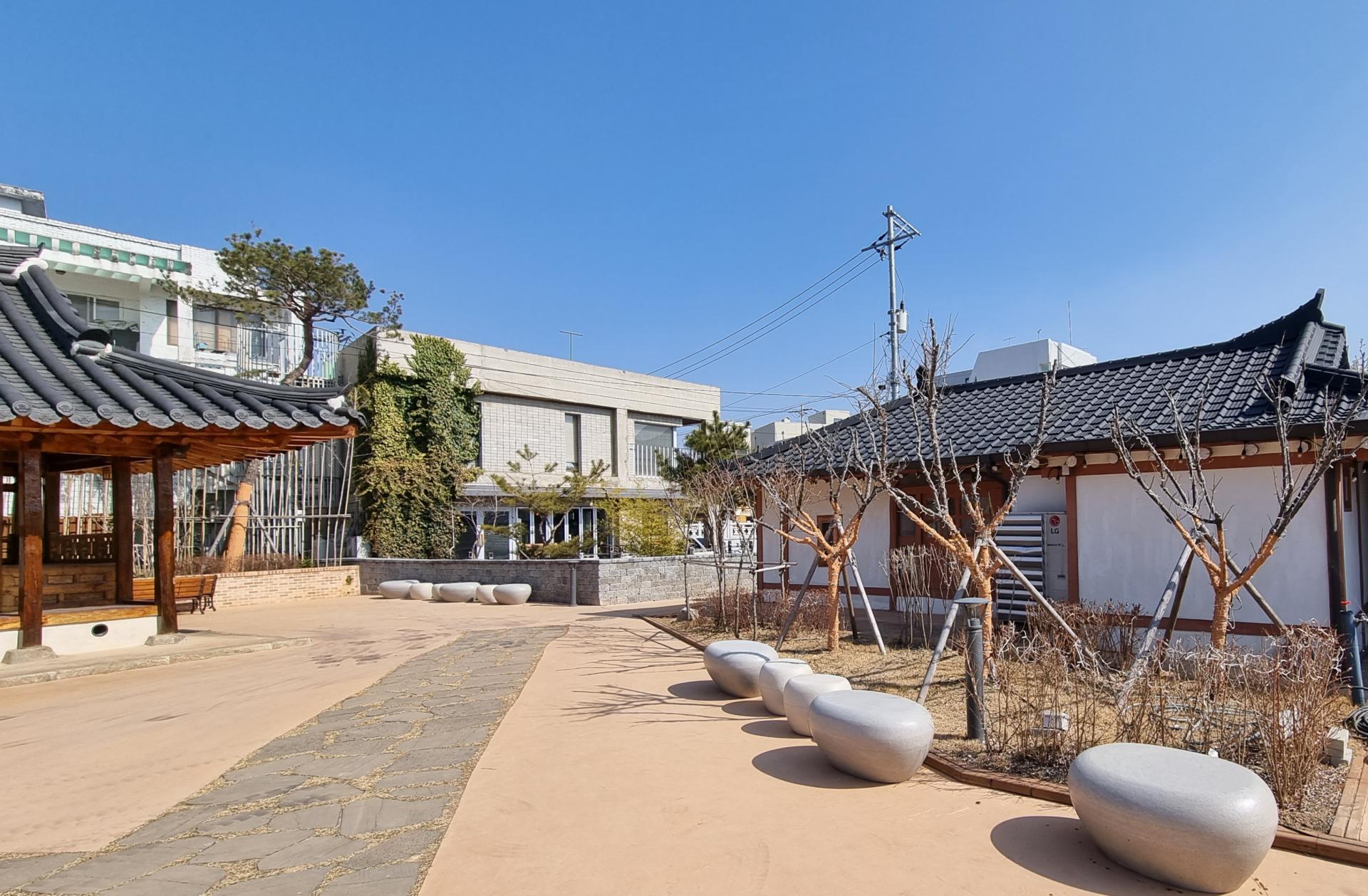 2022 공주 하숙마을 조약돌벤치 : UHPC 콘크리트 산업을 선도하는 기업 미콘