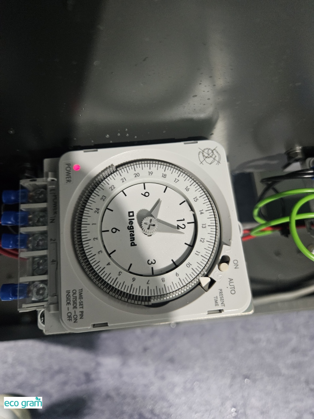 fab270ac30435.jpg
