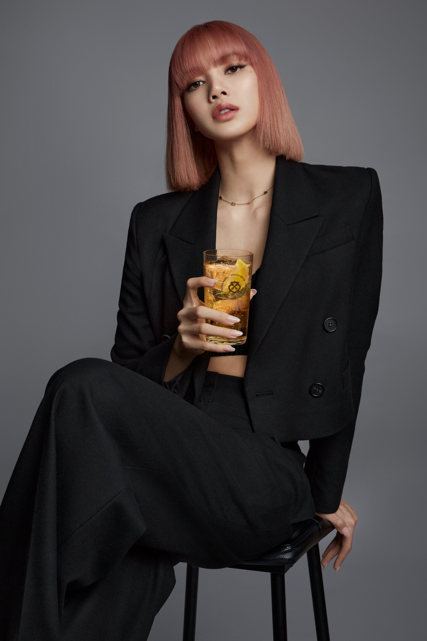 blackpink lisa alcohol