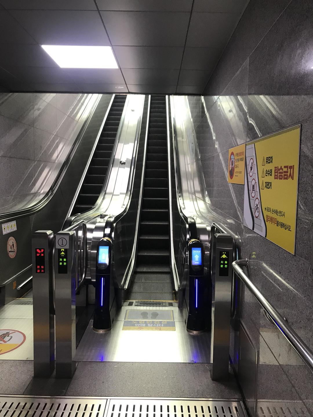 In 2022, introduce Weclean, an automatic sterilization and vacuum cleaner for escalator handles, at Sangin Station, a pilot station to respond to COVID-19 in Daegu subway 3