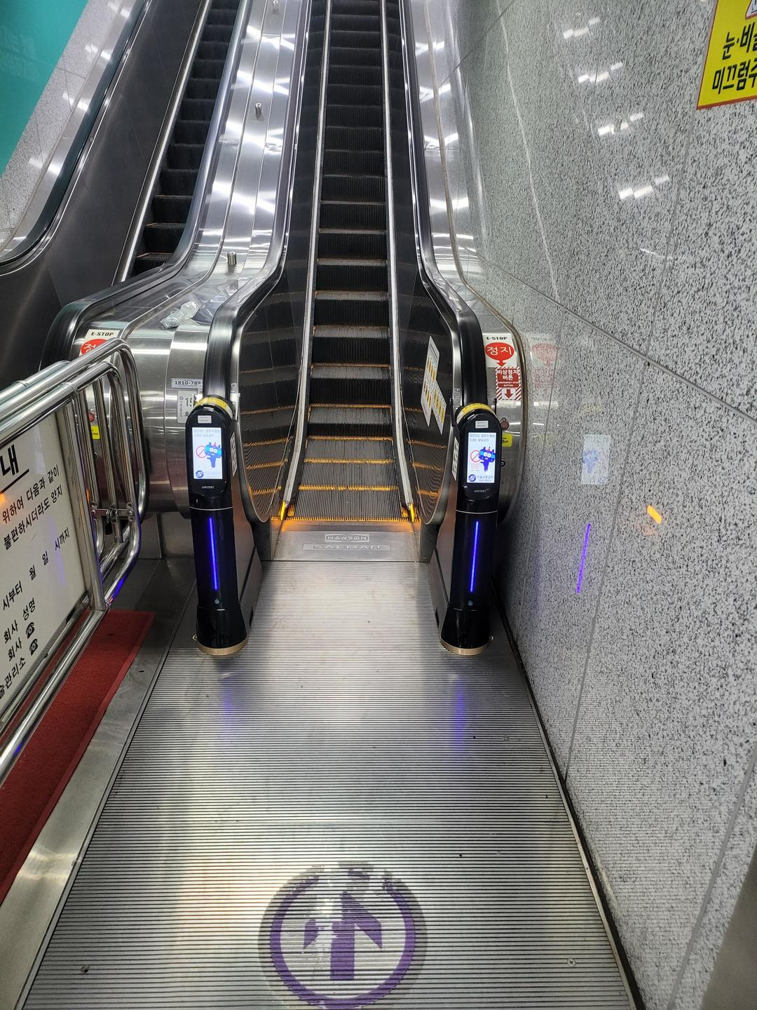 WeClean, an escalator handrail coronavirus sterilization cleaner installed at Seoul Metro, 3