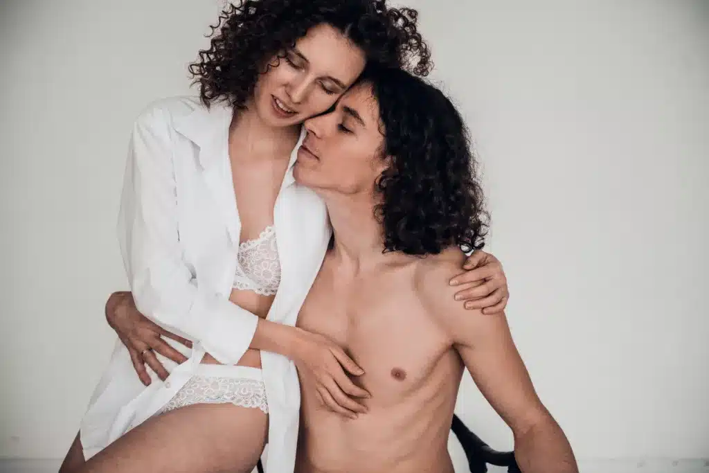 섹스 MBTI도 있다?! 성적 성향 테스트! 1 loving couple man and woman white background 2023 11 27 05 34 18 utc 1