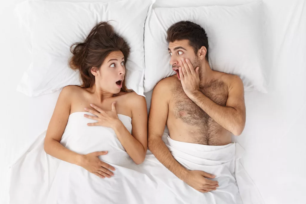 자위를 많이 하는 남친.. 우리의 섹스가 부족한 걸까? 2 lovers in bed look with terrified expression at ea 2025 01 24 13 28 55 utc