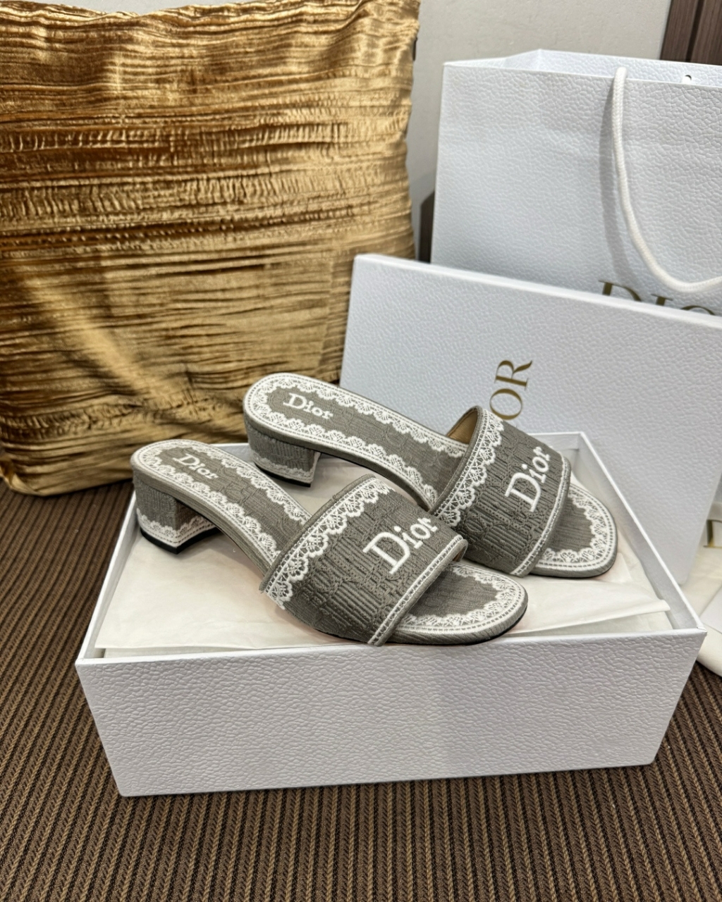 디올 덴텔 힐 슬라이드