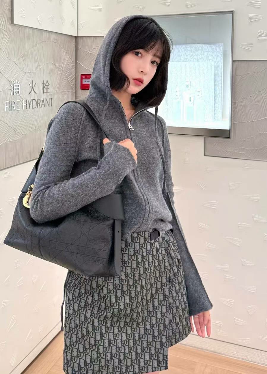디올 오블리크 자카드 테크니컬 치마바지