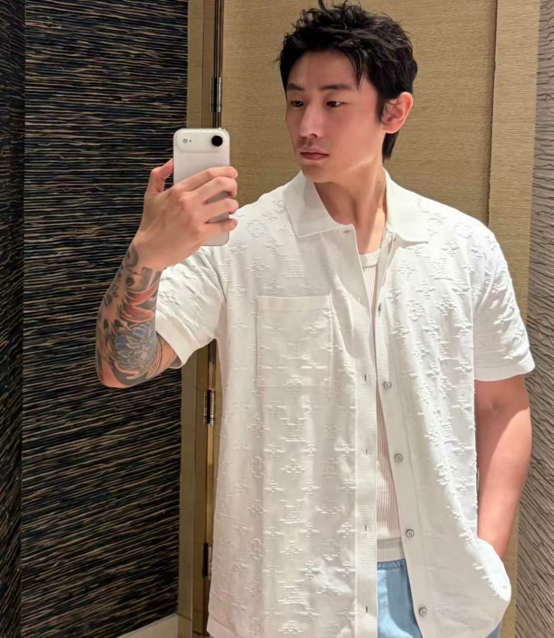 루이비통 엠브로이더드 포켓 니트 반팔 가디건