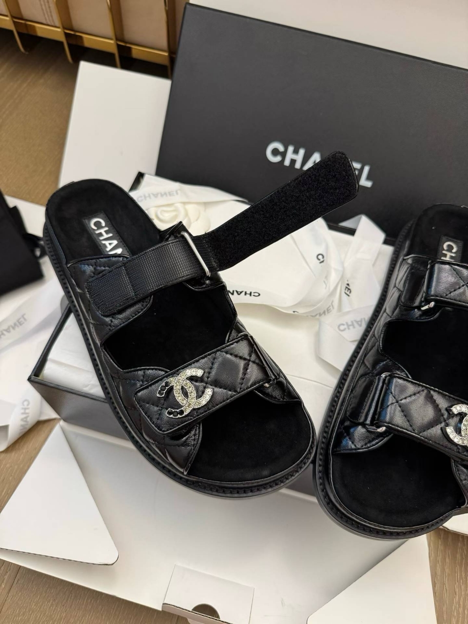 샤넬 CC로고 벨크로 샌들 *일대일 최고급 제품 Size 35 ~ 41 ( 225 ~ 265 )