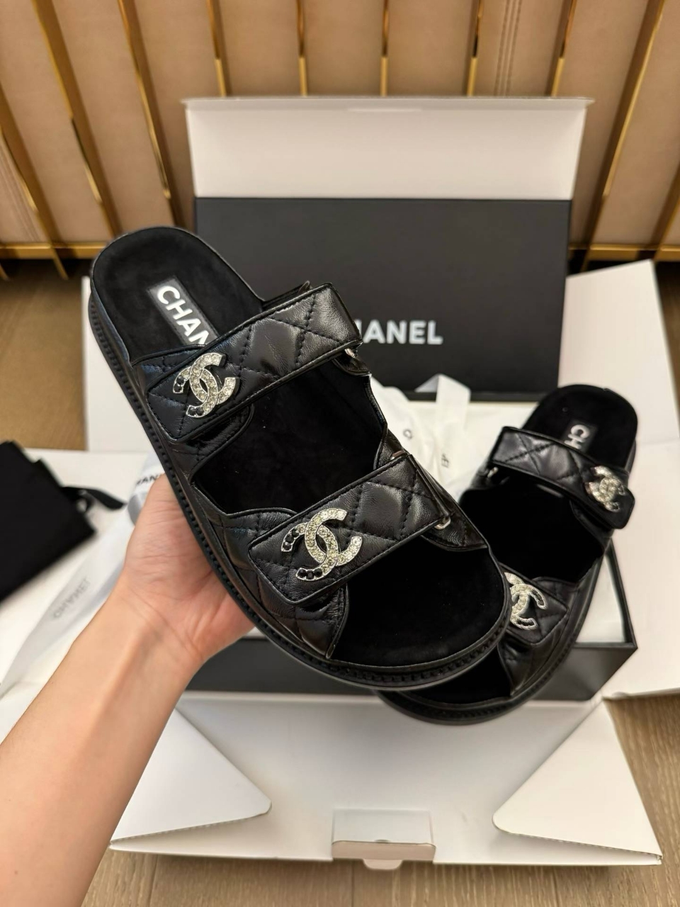 샤넬 CC로고 벨크로 샌들 *일대일 최고급 제품 Size 35 ~ 41 ( 225 ~ 265 )