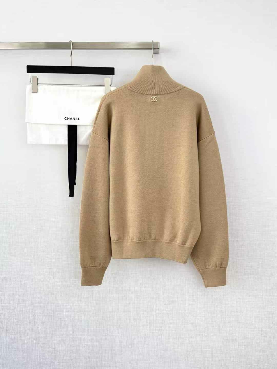 샤넬 하프 집업 터틀넥 스웨터