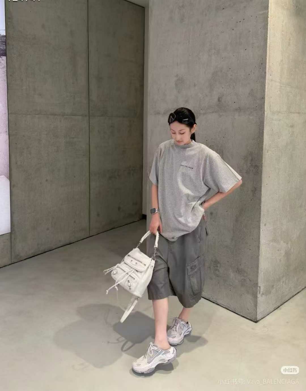발렌시아가 백 그라디언트 티셔츠