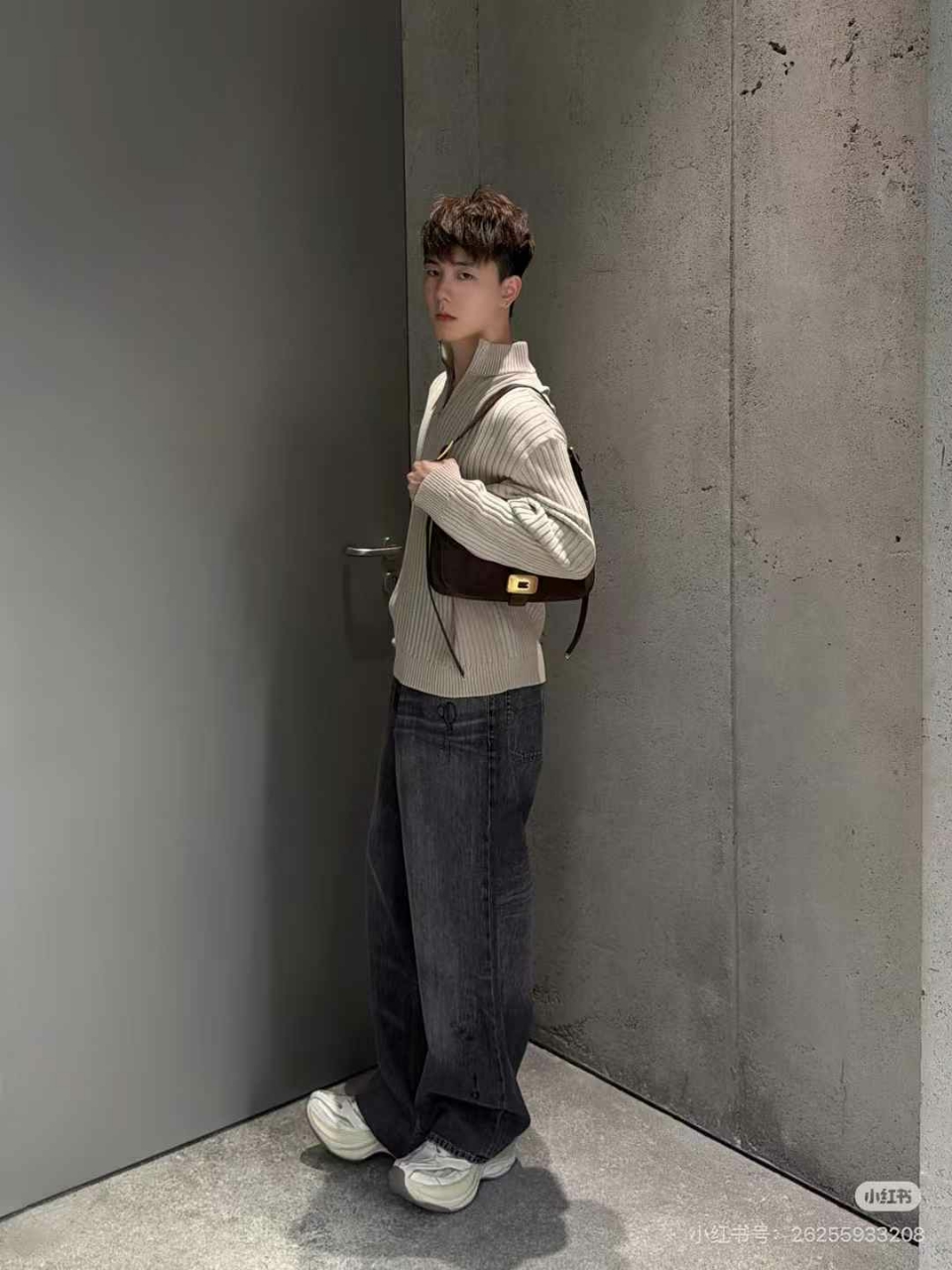 발렌시어거 타투 배기 데님 팬츠