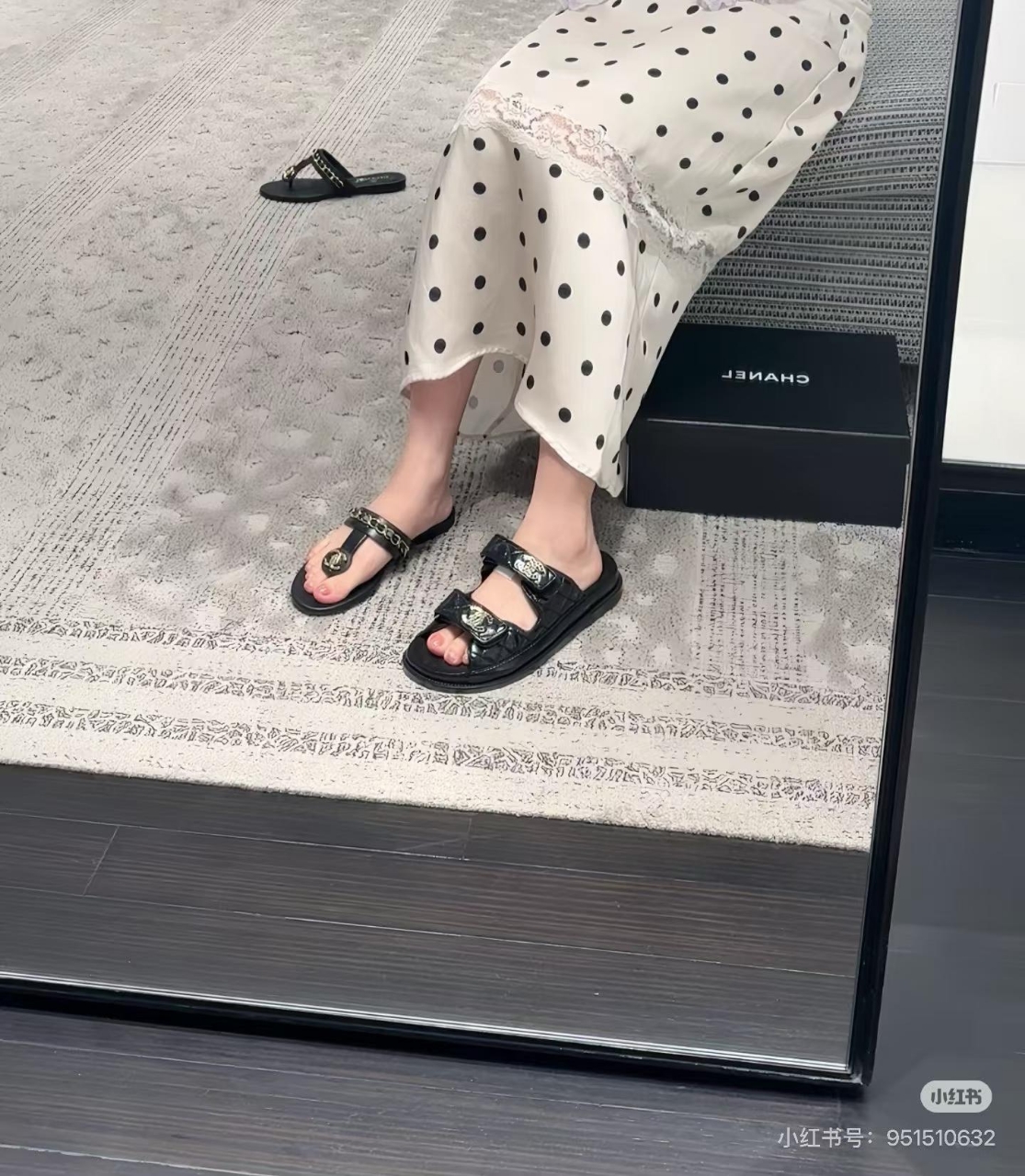 샤넬 CC로고 벨크로 샌들 *일대일 최고급 제품 Size 35 ~ 41 ( 225 ~ 265 )