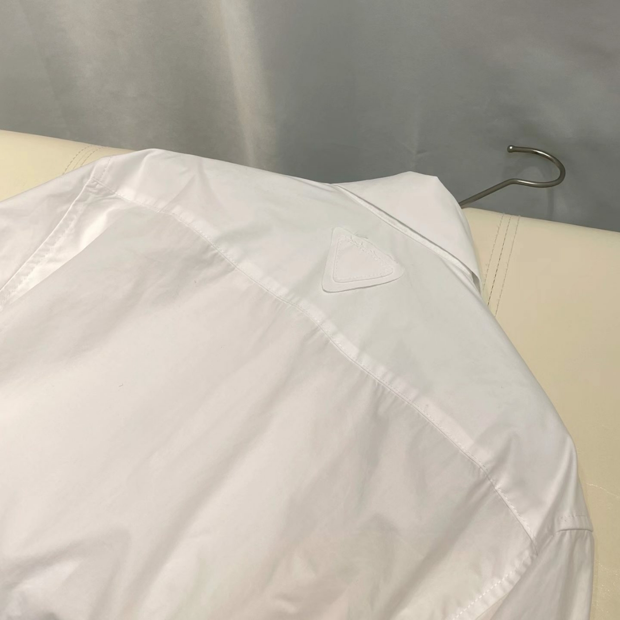 프라다 자수 포플린 셔츠