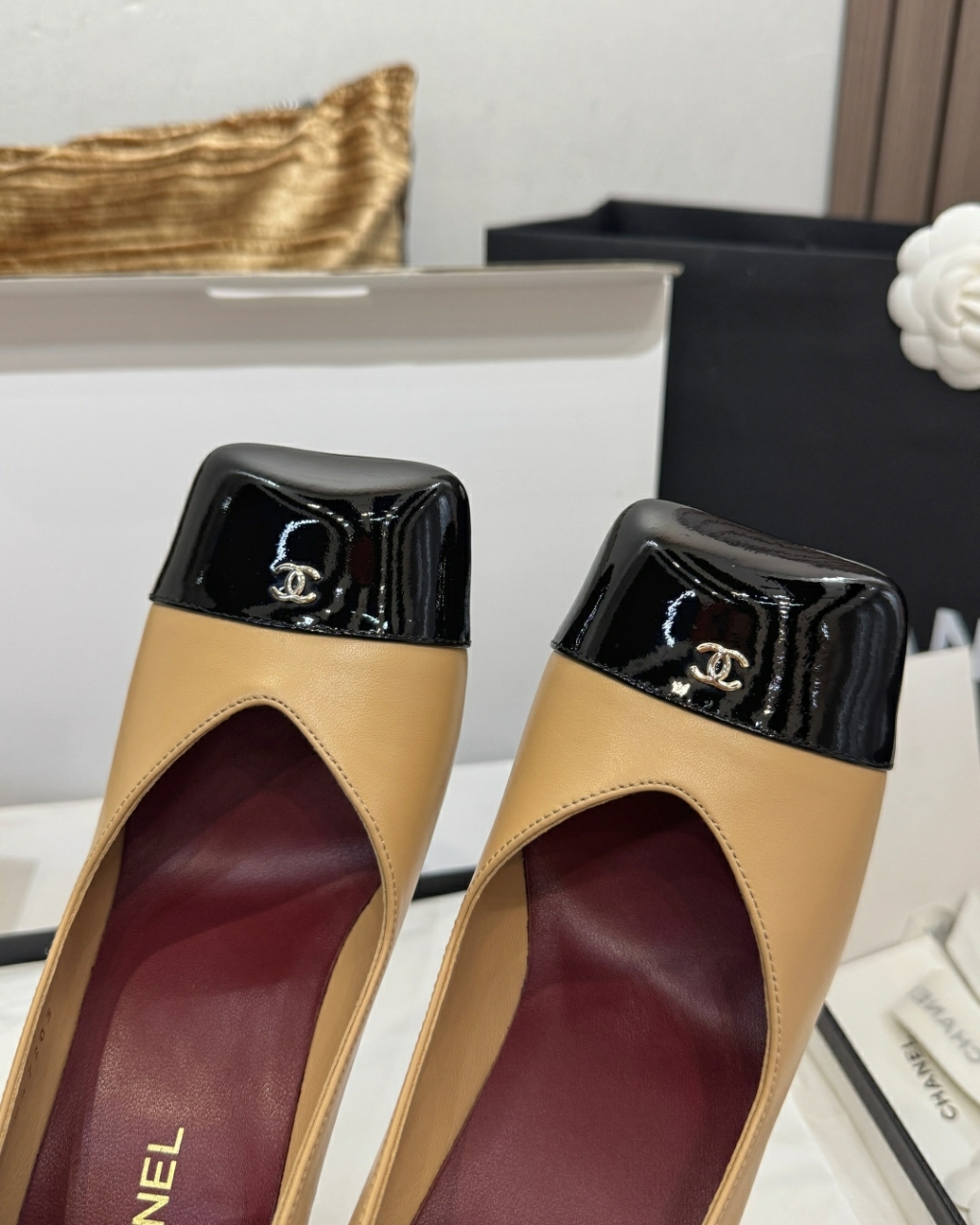 샤넬 페이던트 펌프스 힐