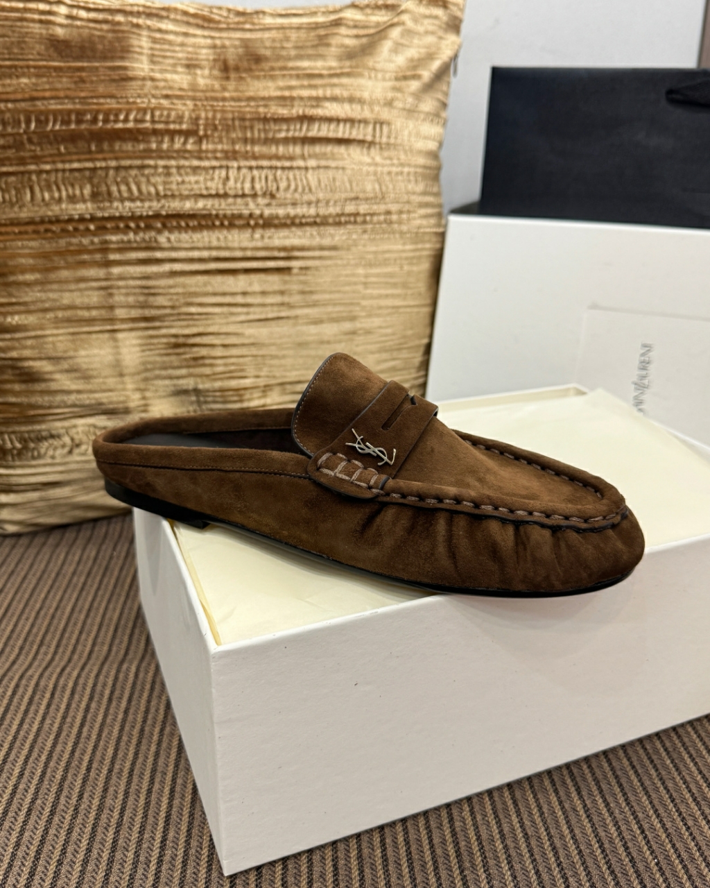 생로랑 LE LOAFER 뮬