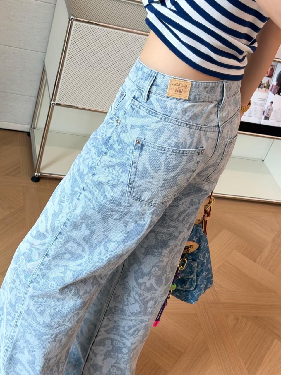 루이비통 그래피티 플레어 데님 팬츠