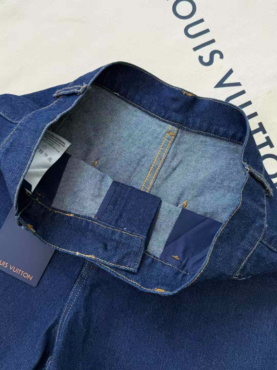 루이비통 테일러드 데님 반바지