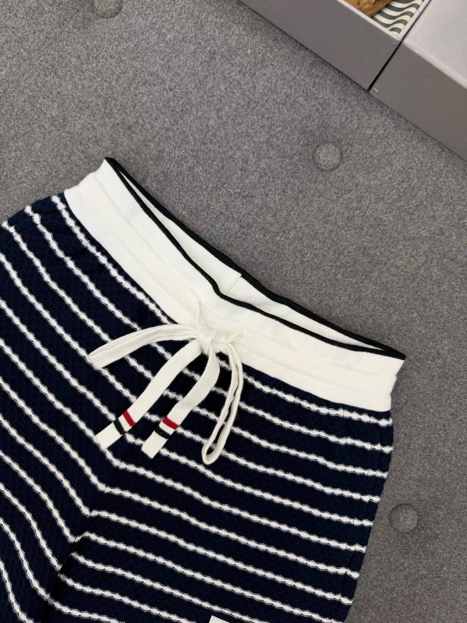 톰브라운 스트라이프 코튼 쇼츠