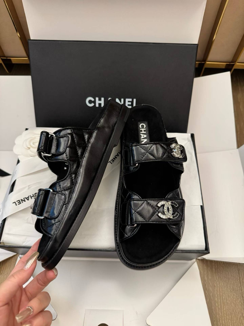 샤넬 CC로고 벨크로 샌들 *일대일 최고급 제품 Size 35 ~ 41 ( 225 ~ 265 )