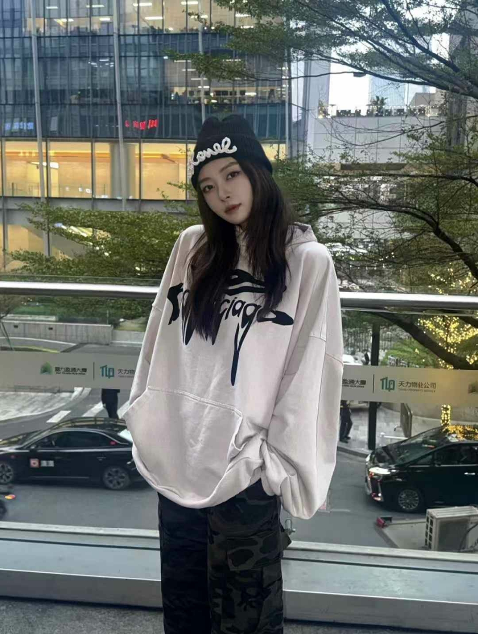 발렌시아가 3B 리퀴드 후드