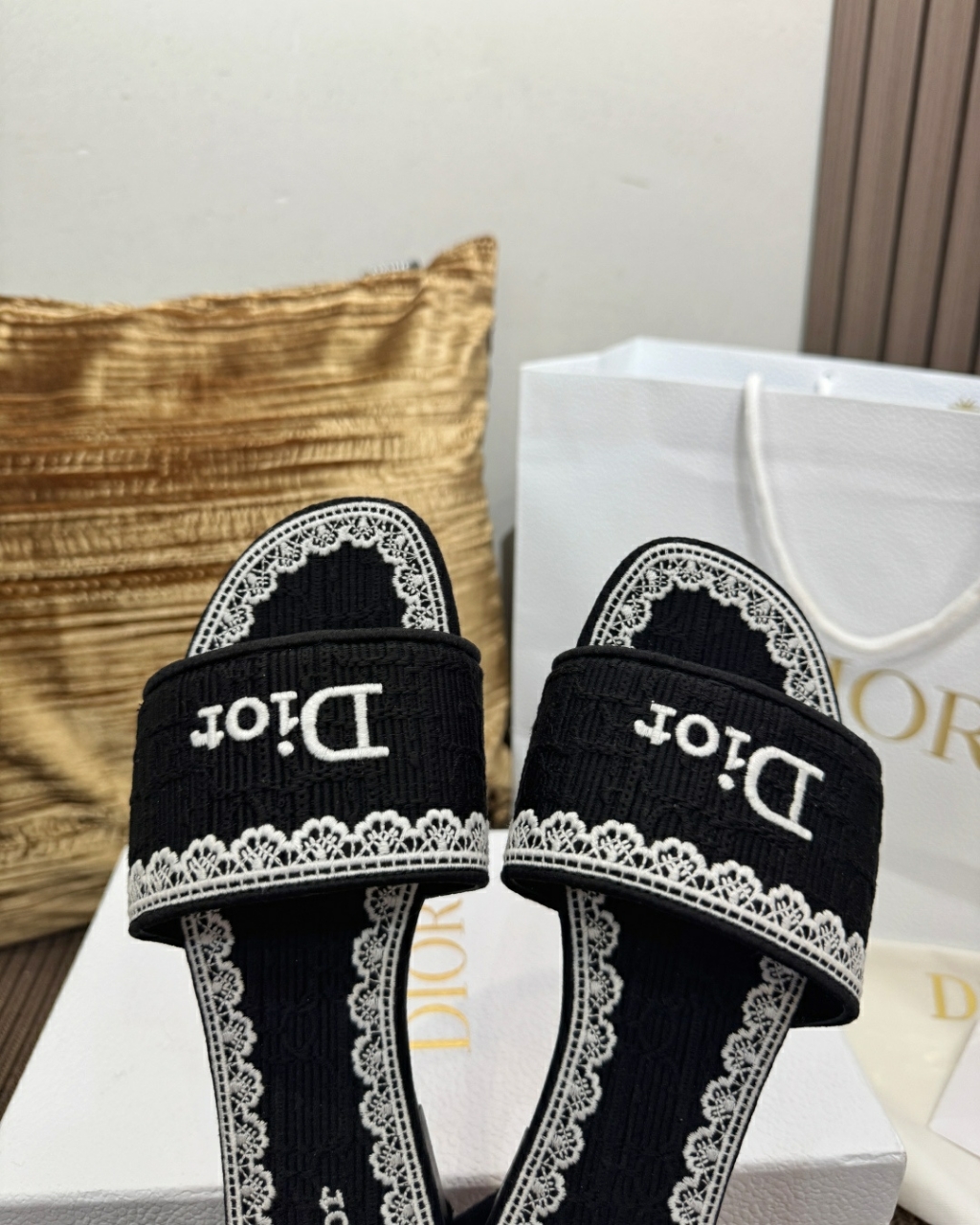 디올 덴텔 힐 슬라이드