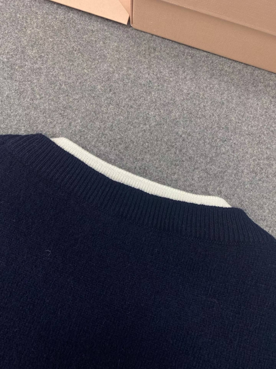 미우미우 캐시미어 크루넥 스웨터