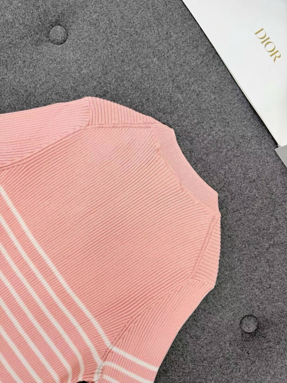디올 리비에라 피티드 반팔 스웨터