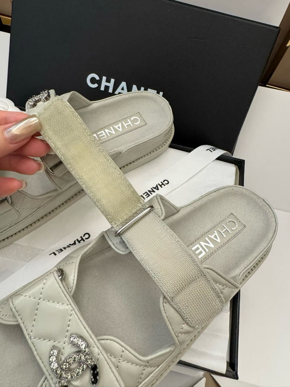 샤넬 CC로고 벨크로 샌들 *일대일 최고급 제품 Size 35 ~ 41 ( 225 ~ 265 )