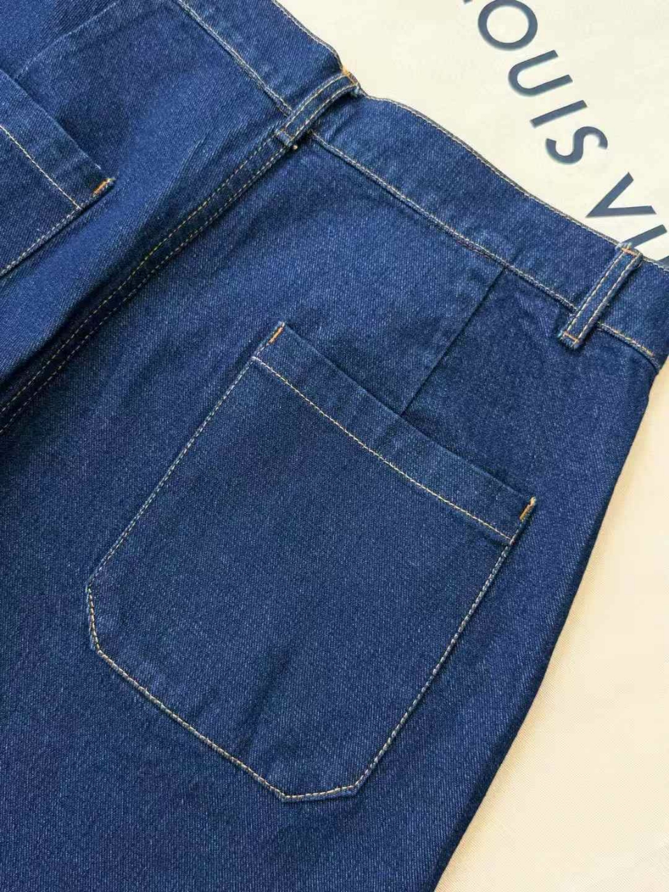 루이비통 테일러드 데님 반바지