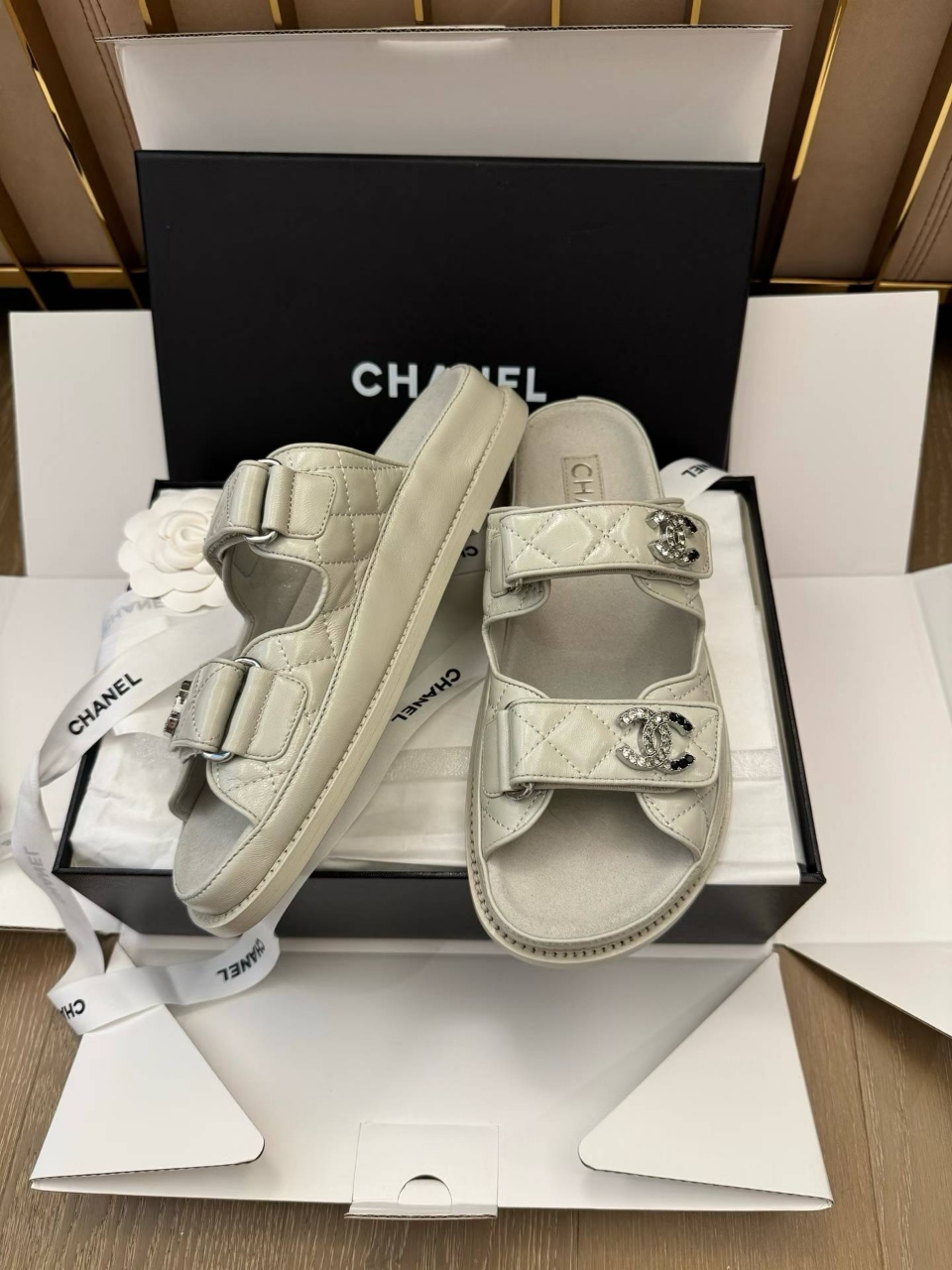 샤넬 CC로고 벨크로 샌들 *일대일 최고급 제품 Size 35 ~ 41 ( 225 ~ 265 )