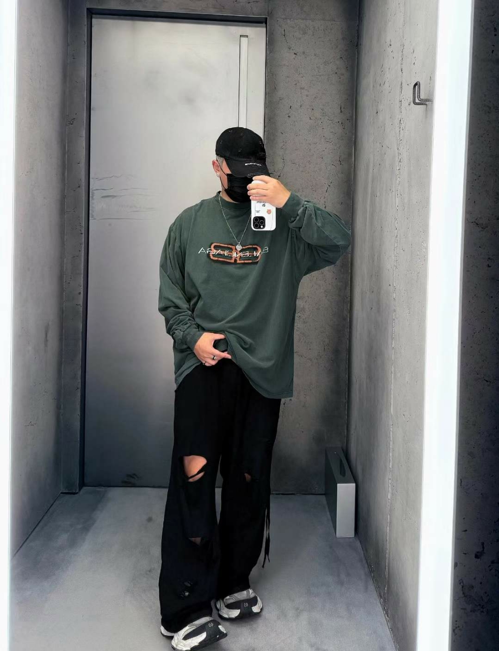 발렌시아가 BB 로고 롱 슬리브 티셔츠