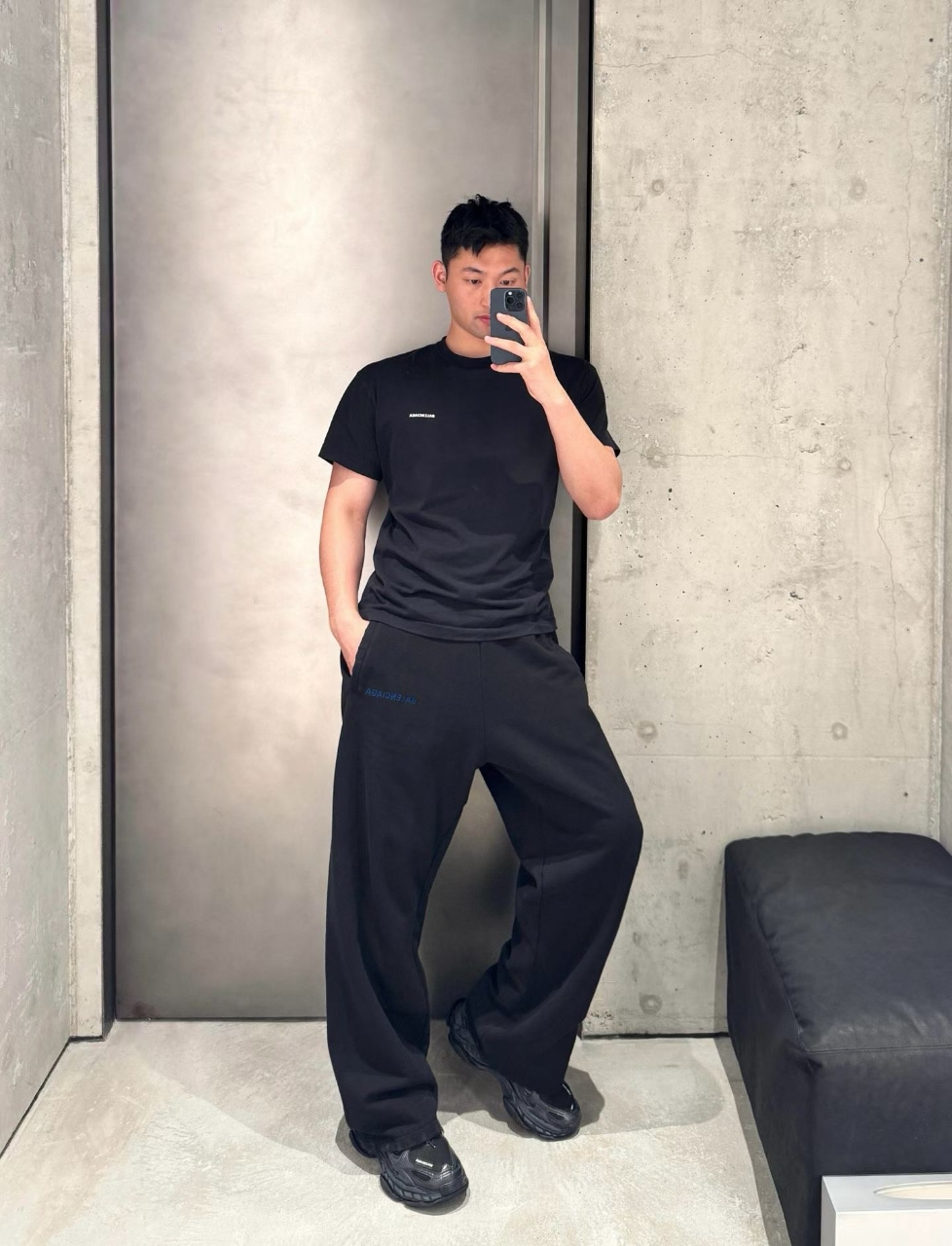 발렌시아가 로고 자수 라지 팬츠