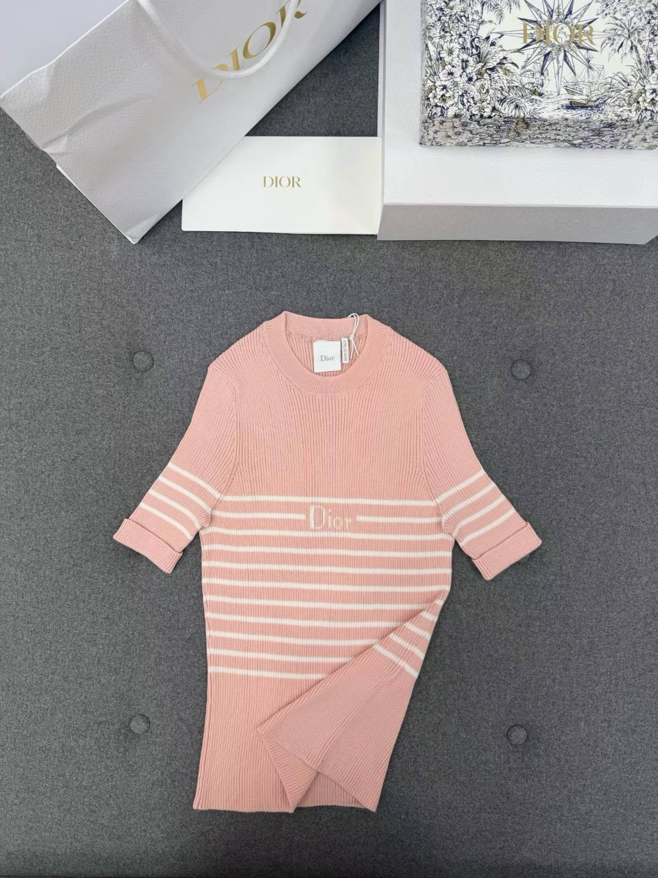 디올 리비에라 피티드 반팔 스웨터