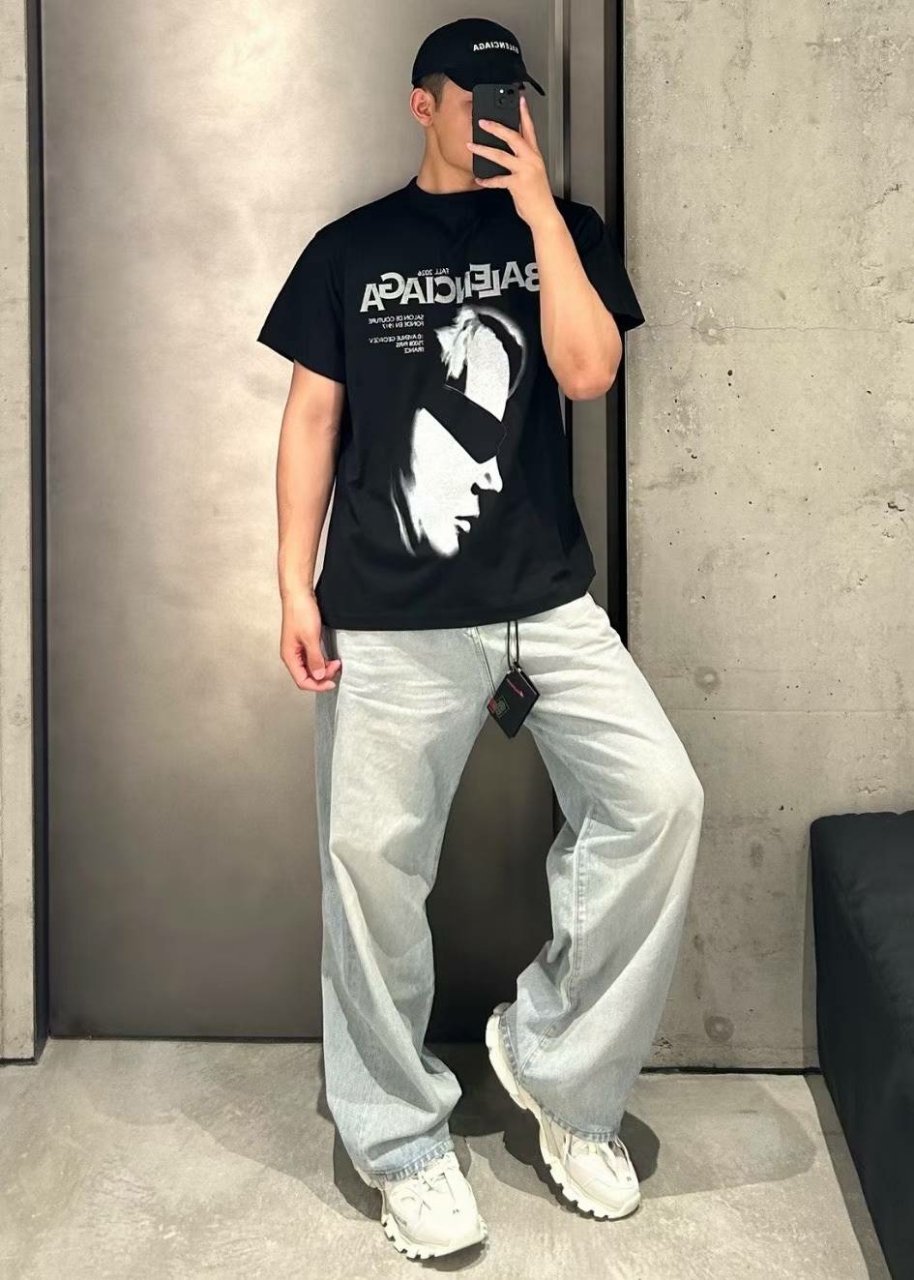 발렌시아가 레이디 인 쉐이드 오버사이즈 티셔츠