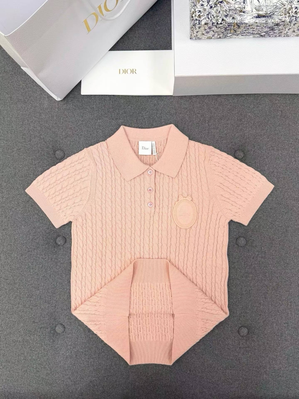 디올 메달리옹 케이블 니트 폴로 셔츠