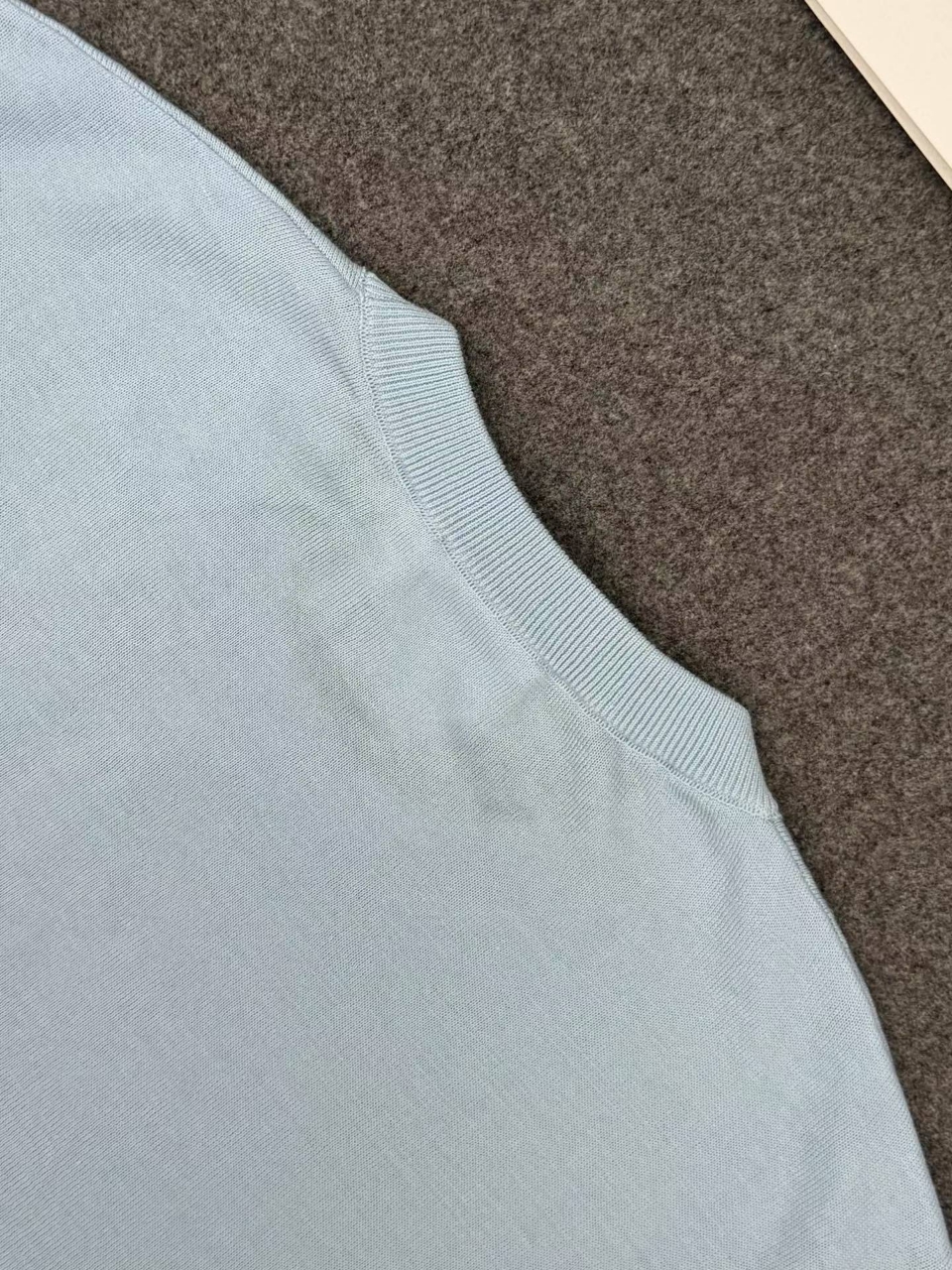 디올 실크 반팔 피티드 스웨터