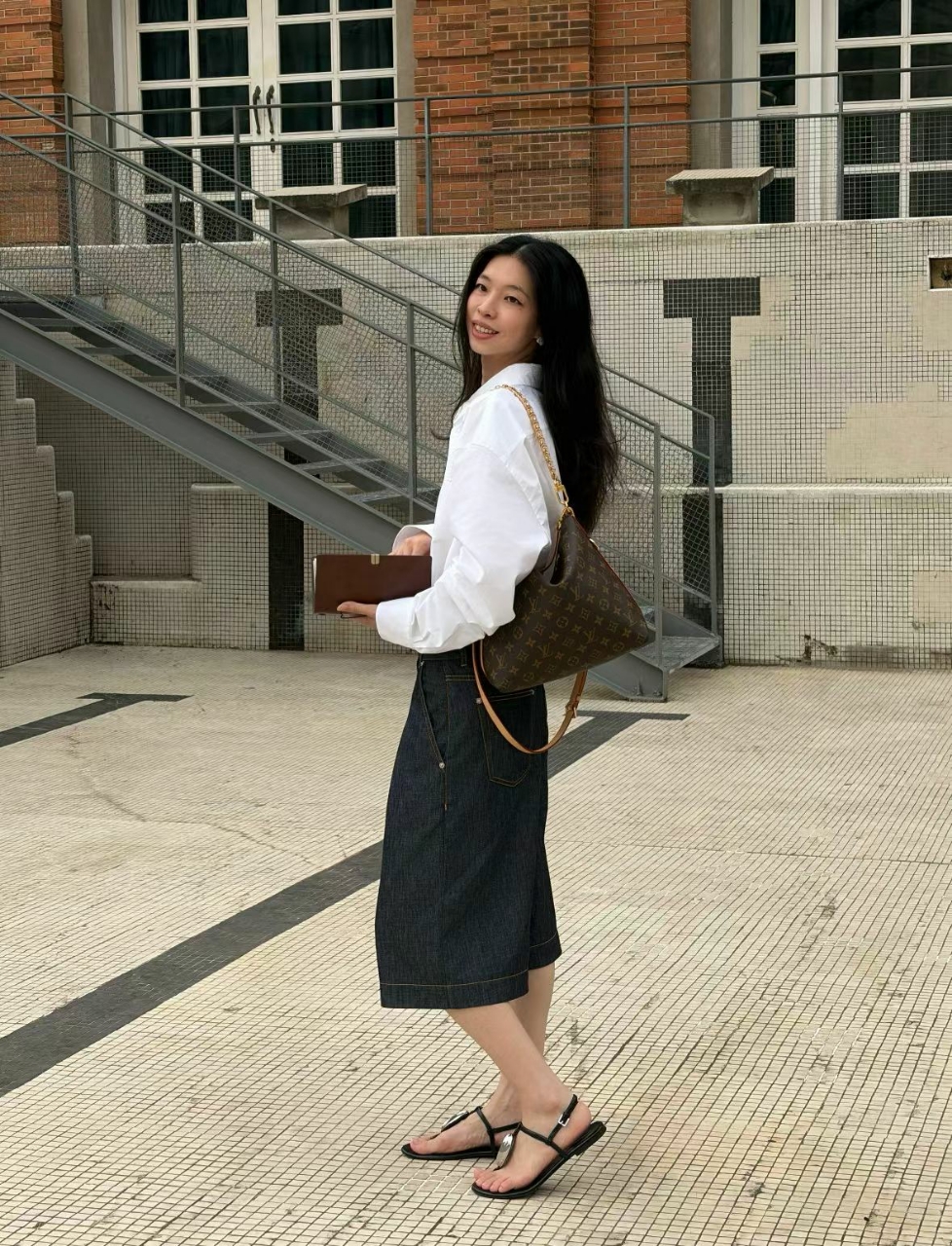 루이비통 자수 레이스 크롭 블라우스