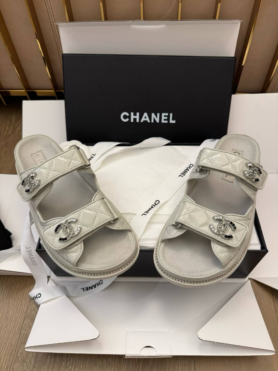 샤넬 CC로고 벨크로 샌들 *일대일 최고급 제품 Size 35 ~ 41 ( 225 ~ 265 )