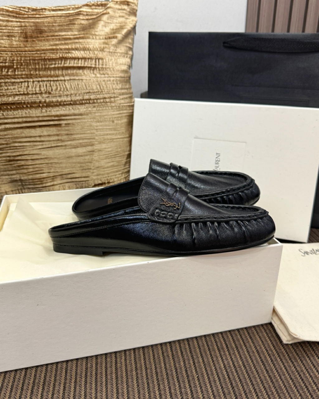 생로랑 LE LOAFER 뮬