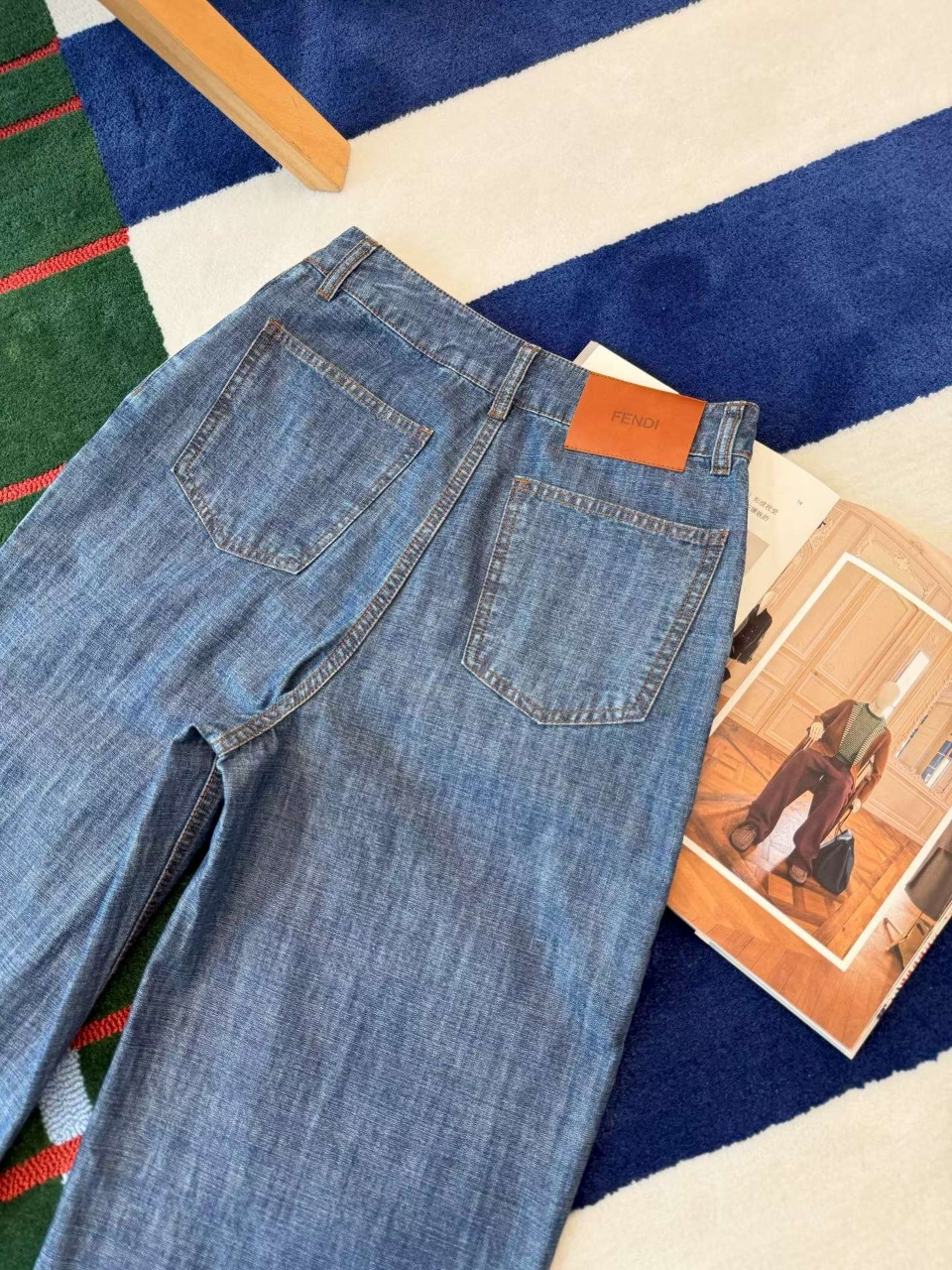 펜디 샴브레이 데님 팬츠