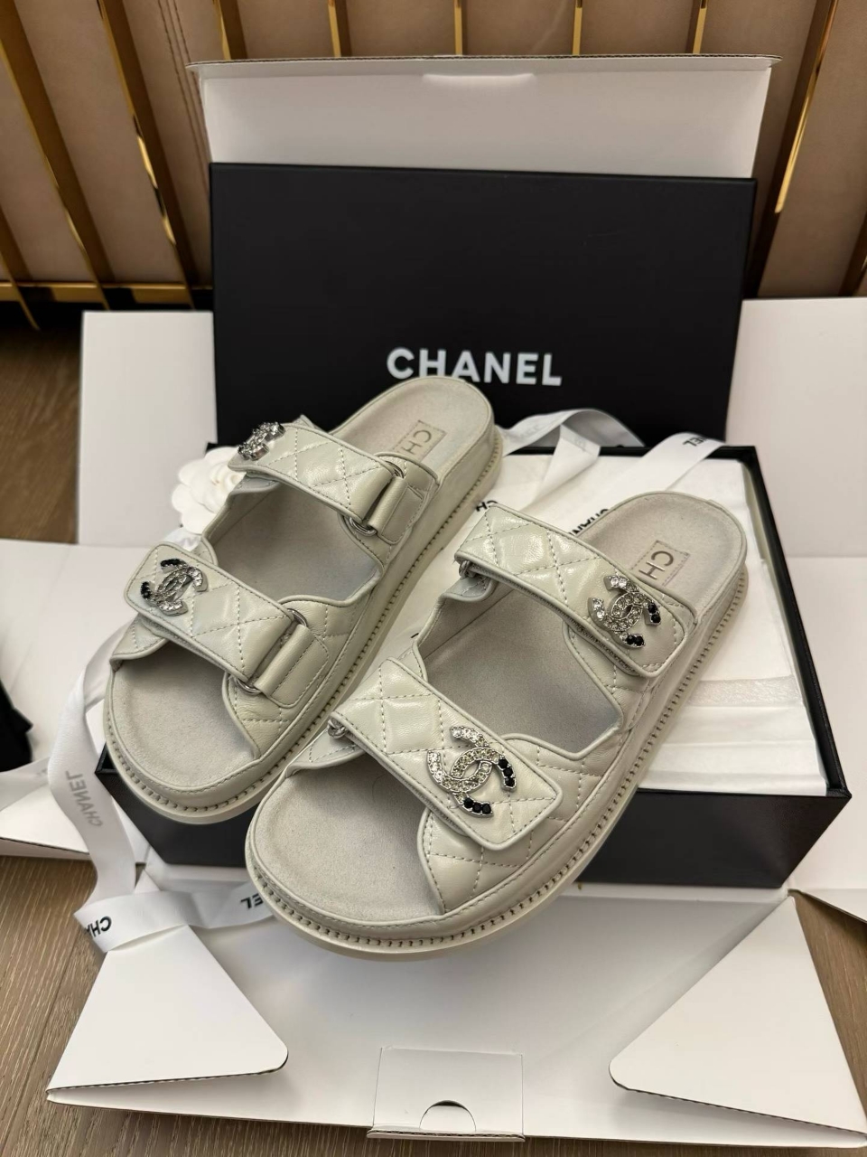 샤넬 CC로고 벨크로 샌들 *일대일 최고급 제품 Size 35 ~ 41 ( 225 ~ 265 )