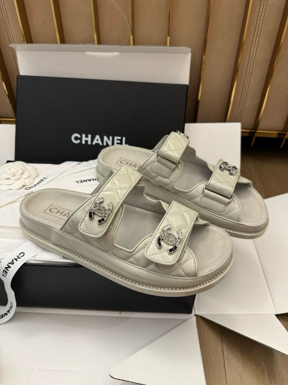 샤넬 CC로고 벨크로 샌들 *일대일 최고급 제품 Size 35 ~ 41 ( 225 ~ 265 )