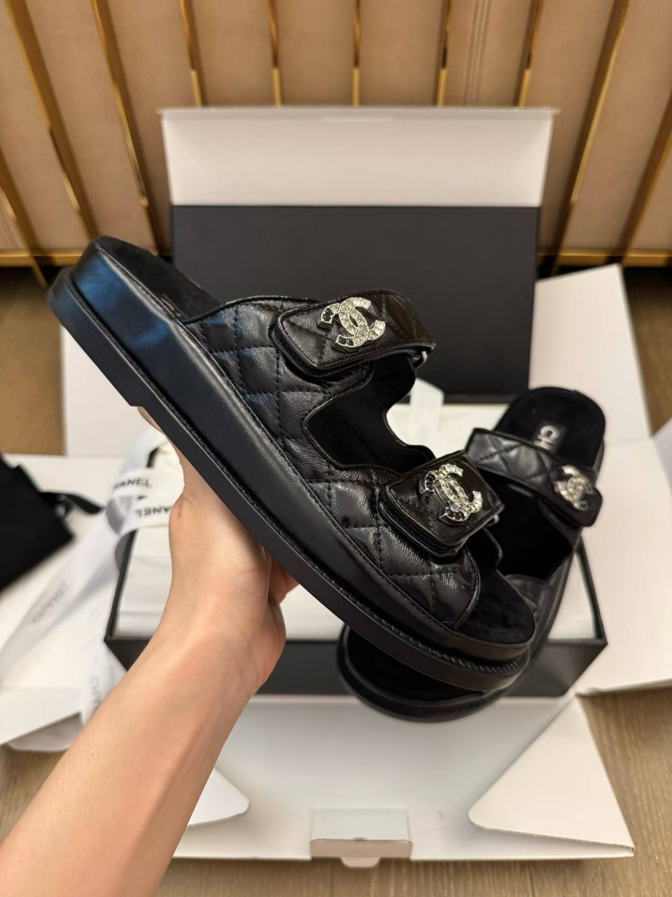 샤넬 CC로고 벨크로 샌들 *일대일 최고급 제품 Size 35 ~ 41 ( 225 ~ 265 )