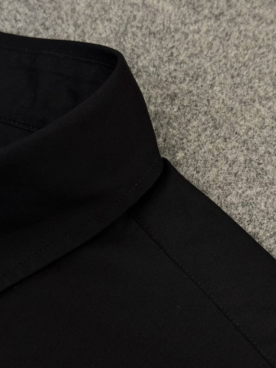 로에베 아나그램 자수 포켓 셔츠