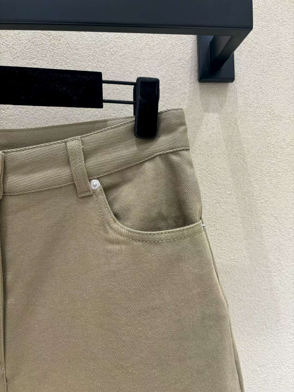 루이비통 인사이드 아웃 모노그램 쇼츠