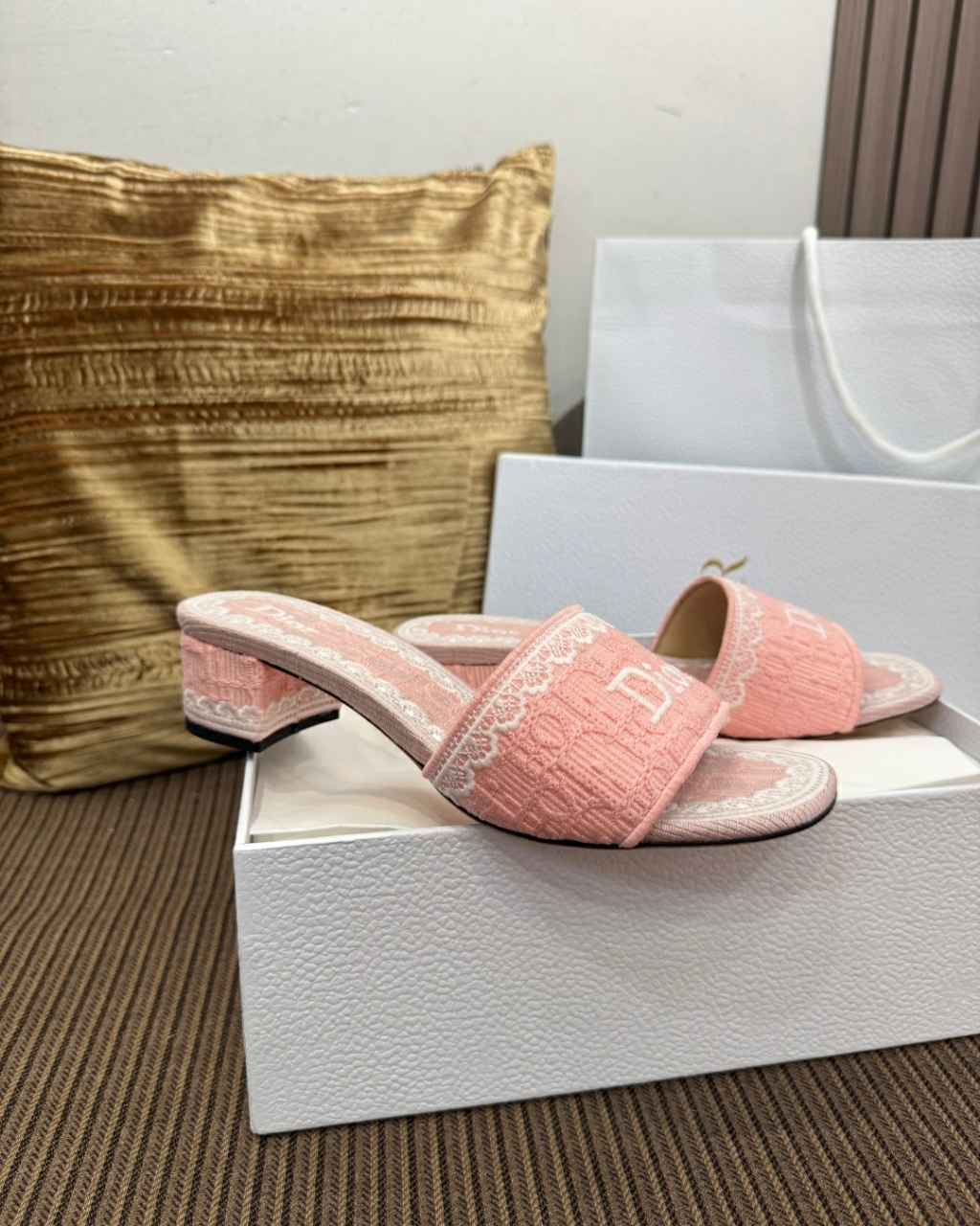 디올 덴텔 힐 슬라이드