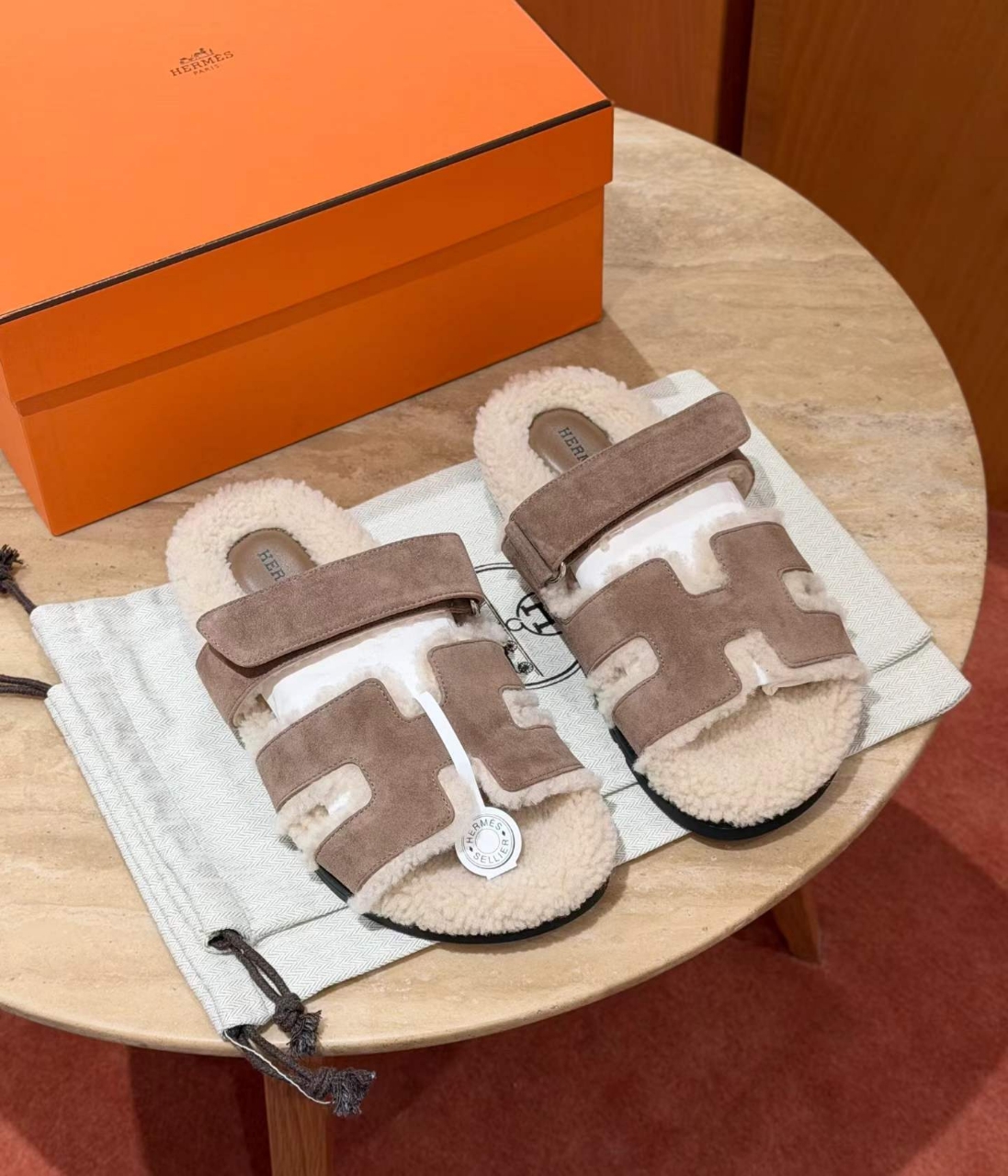 에르메스 시어링 시프레 샌들