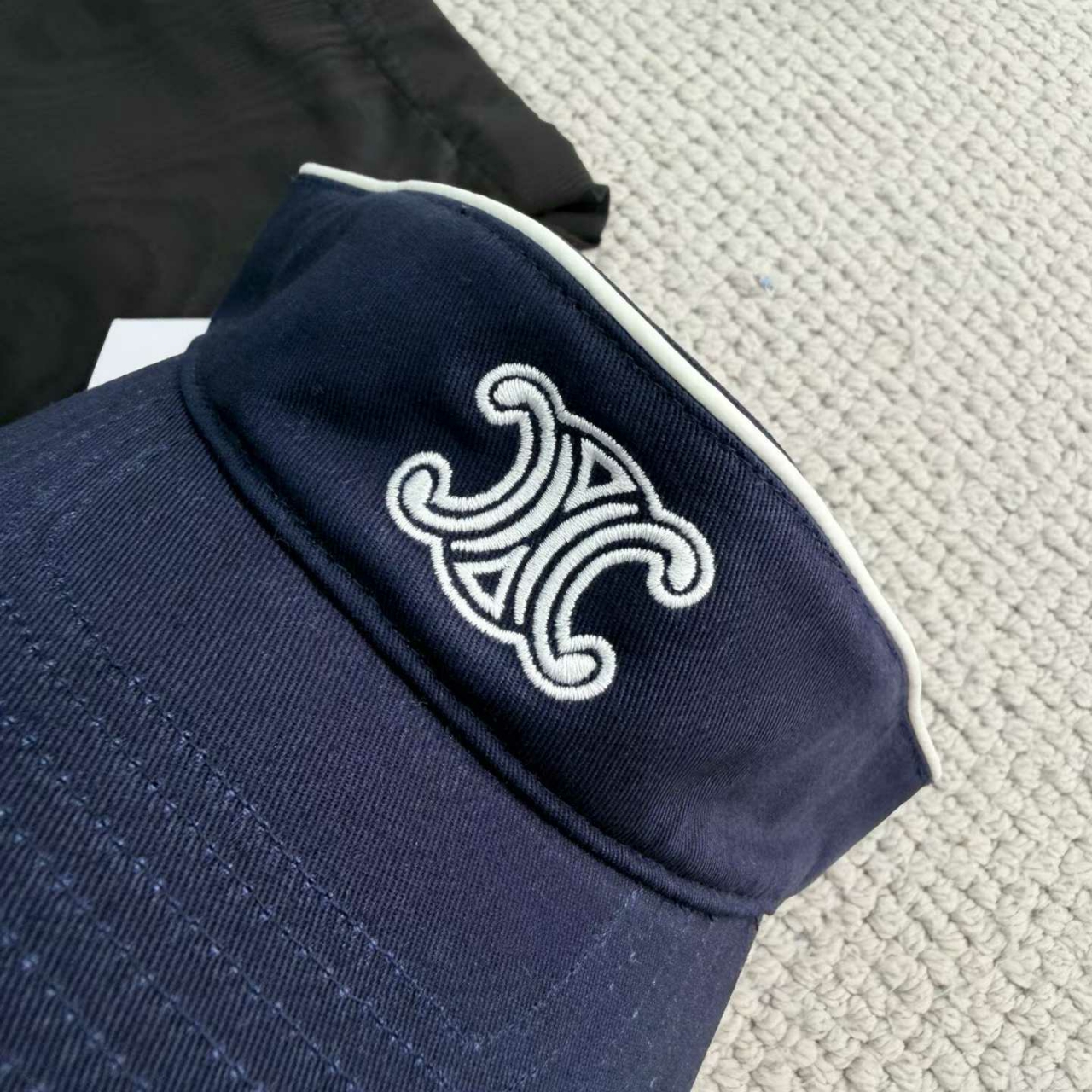 셀린느 트리옹프 썬캡