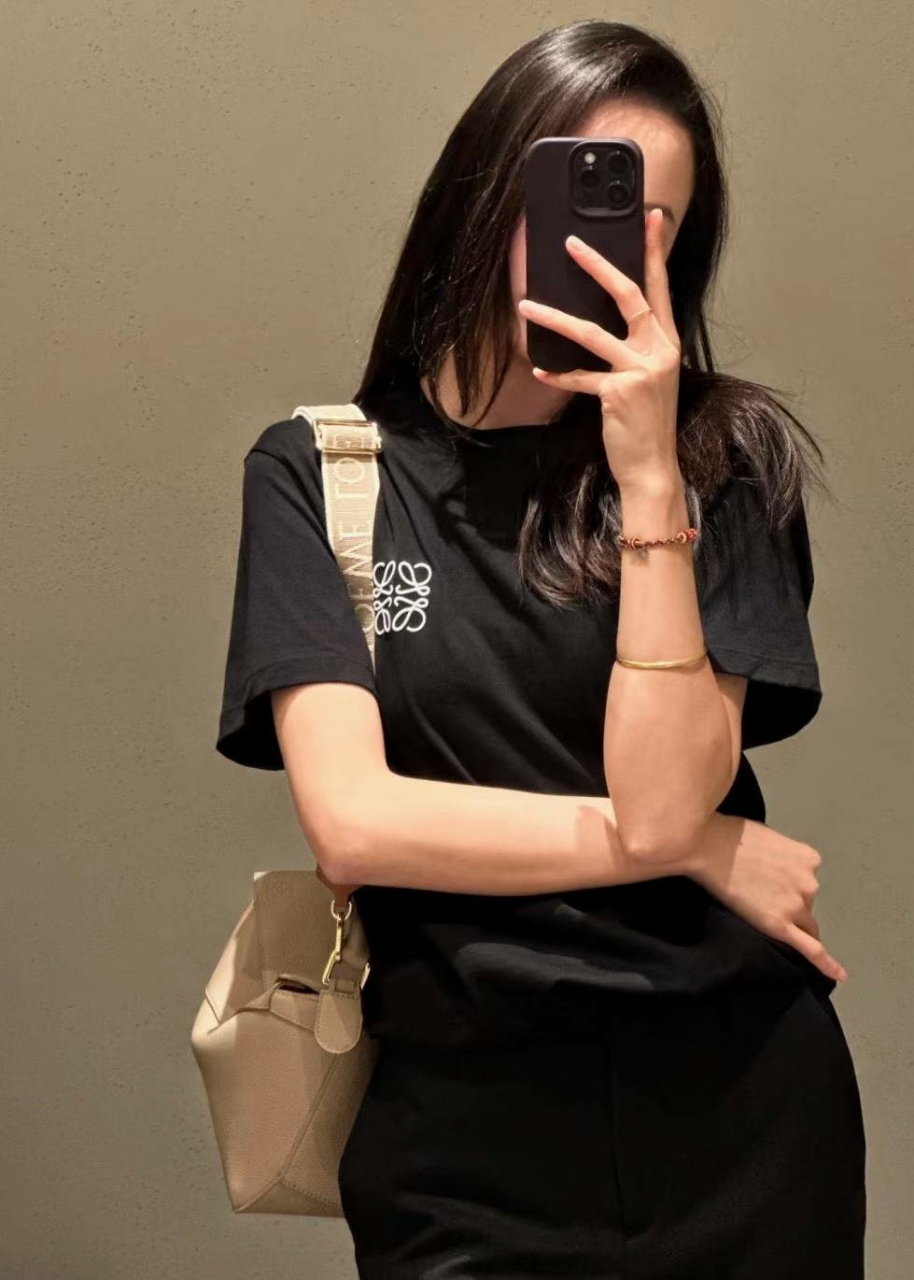 로에베 아나그램 자수 티셔츠